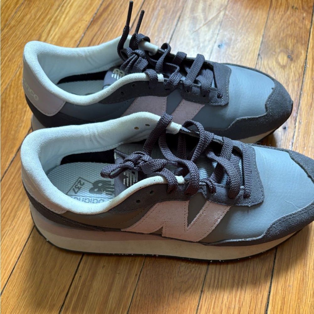 New Balance 237 Sneakers - size 8.5 W